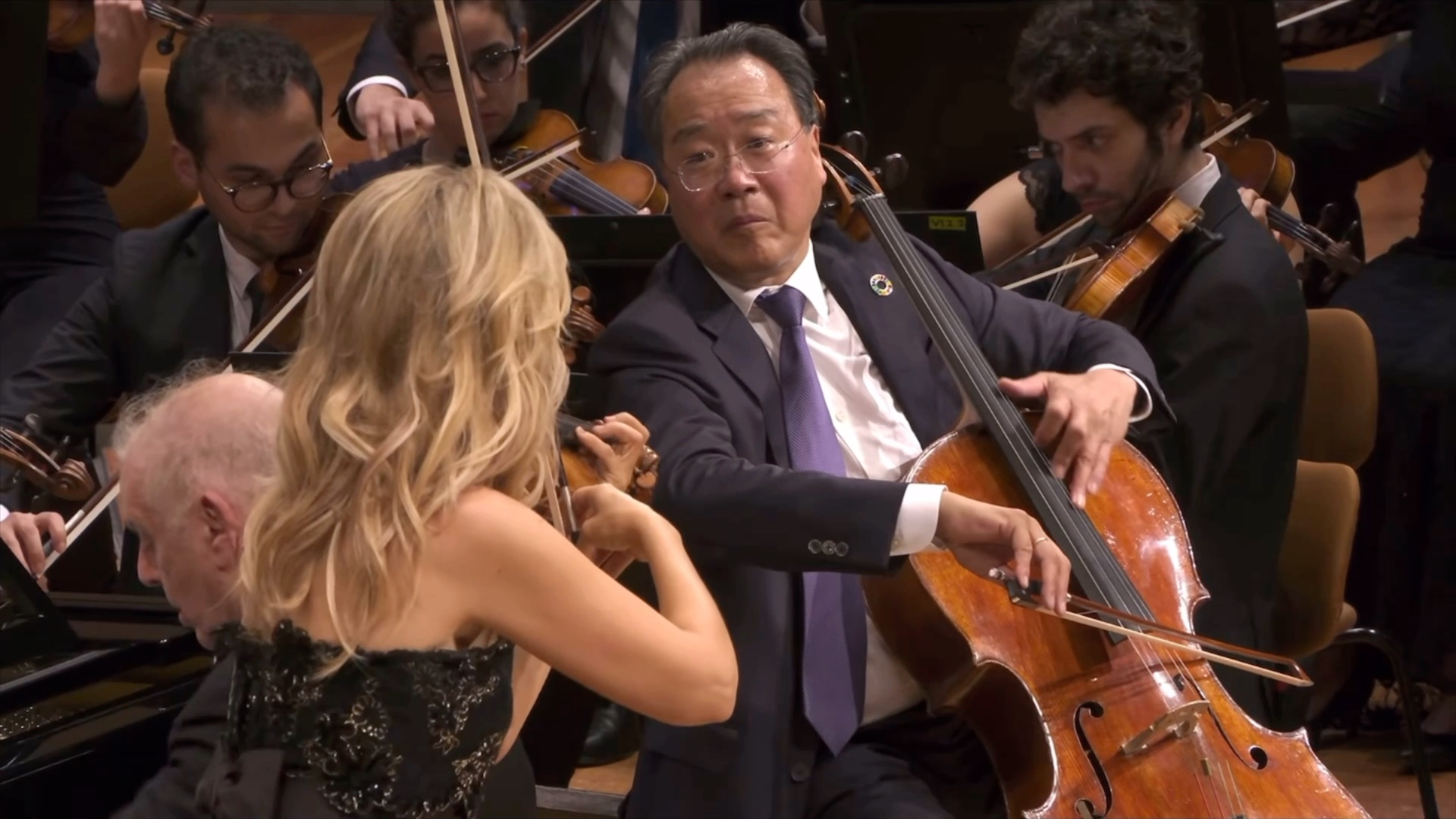 [图]安妮-索菲·穆特（Anne-Sophie Mutter）丹尼尔·巴伦博因（Daniel Barenboim）马友友（贝多芬C大调三重奏协奏曲）