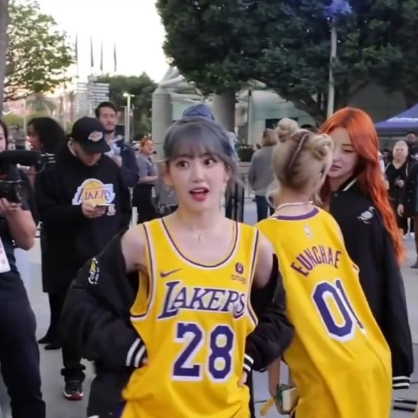 LE SSERAFIM】231102-NBA-LA-LAKERS-SAKURA_哔哩哔哩_bilibili