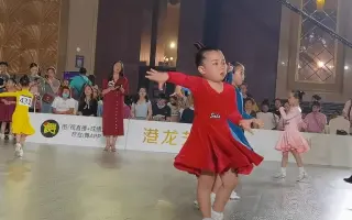 网红辣目洋子跳拉丁舞，人见人爱，看完想生孩子了