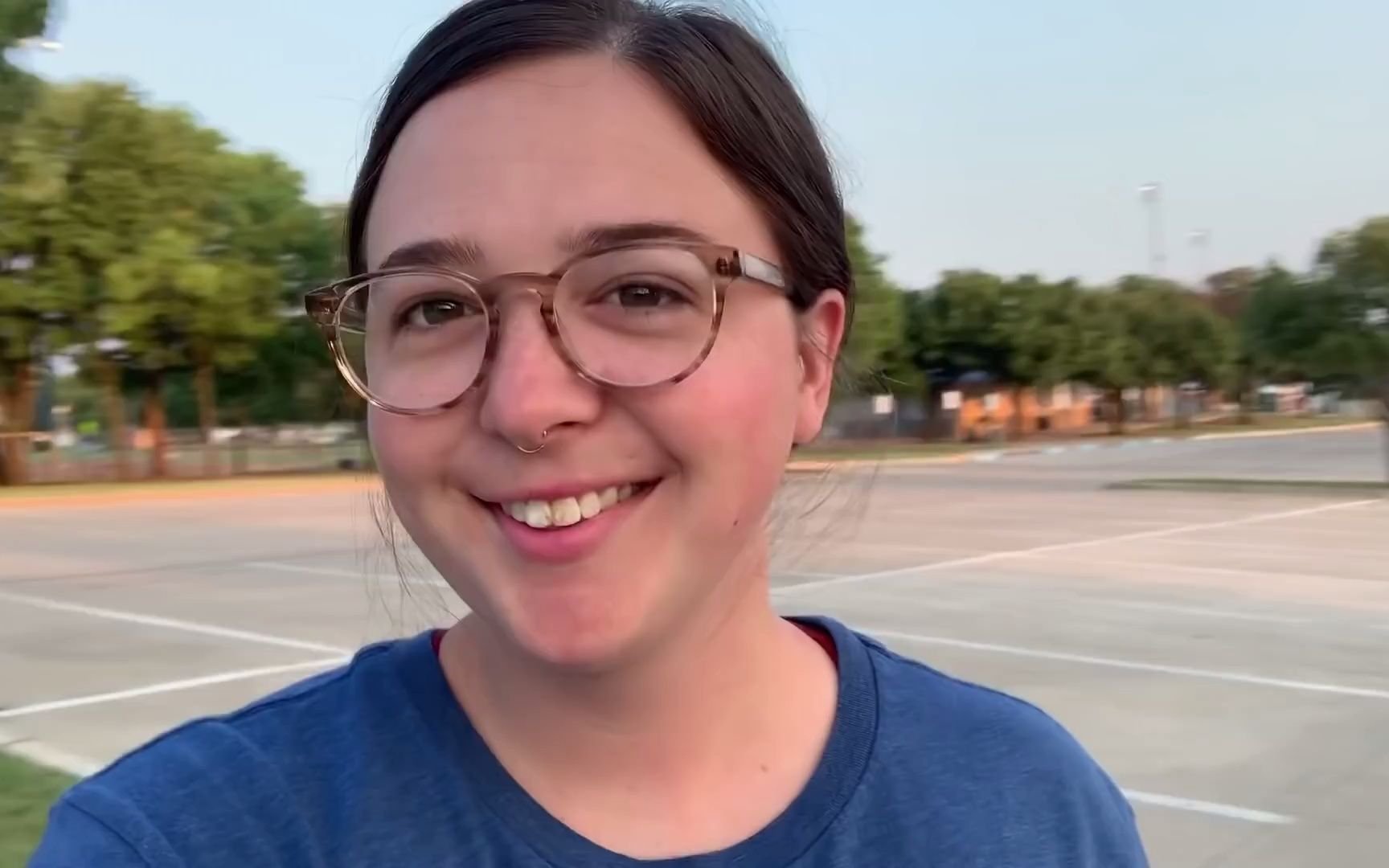 stooping 早上天气非常好,赶在商店开门之前来,这样就不会被店员赶走