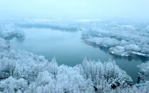 Скачать видео: 最美不过西湖断桥残雪