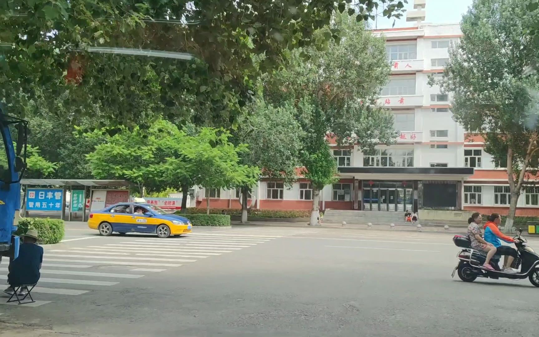 富拉尔基:五百,环球市场周边