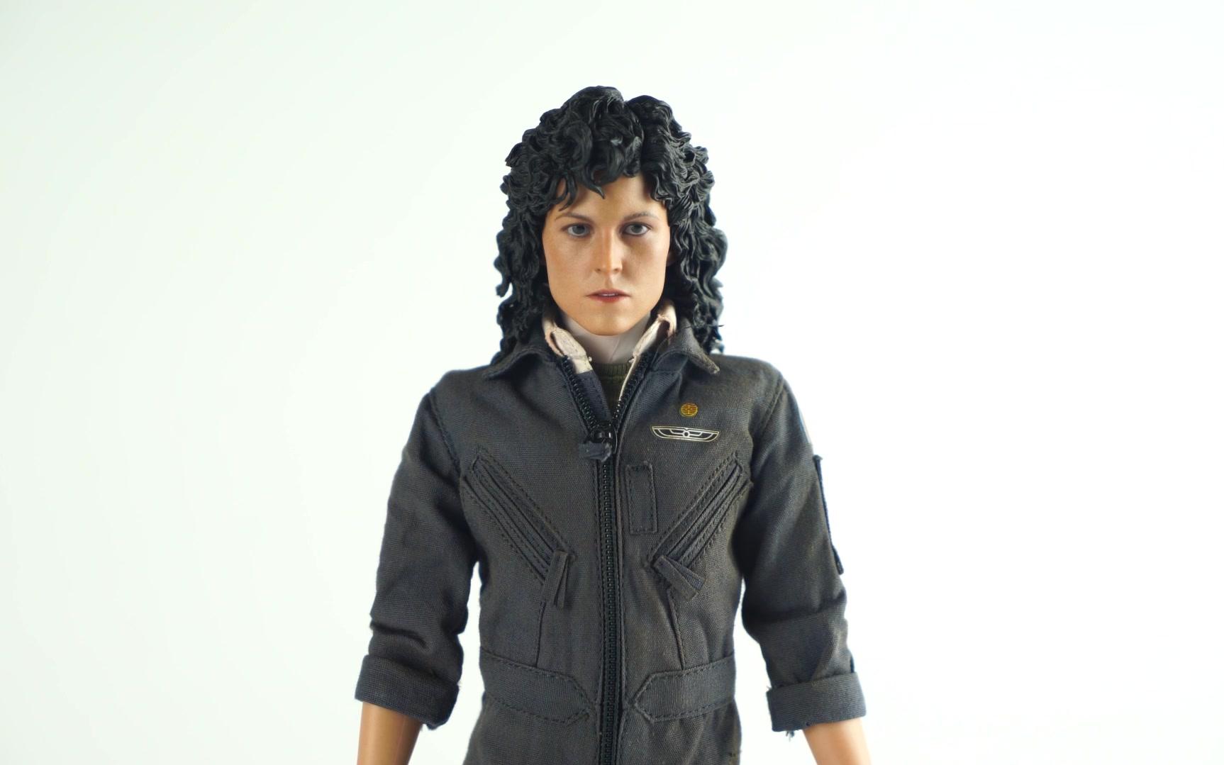 庄稼分享hottoys异形电影女主角蕾普莉兵人玩具开箱