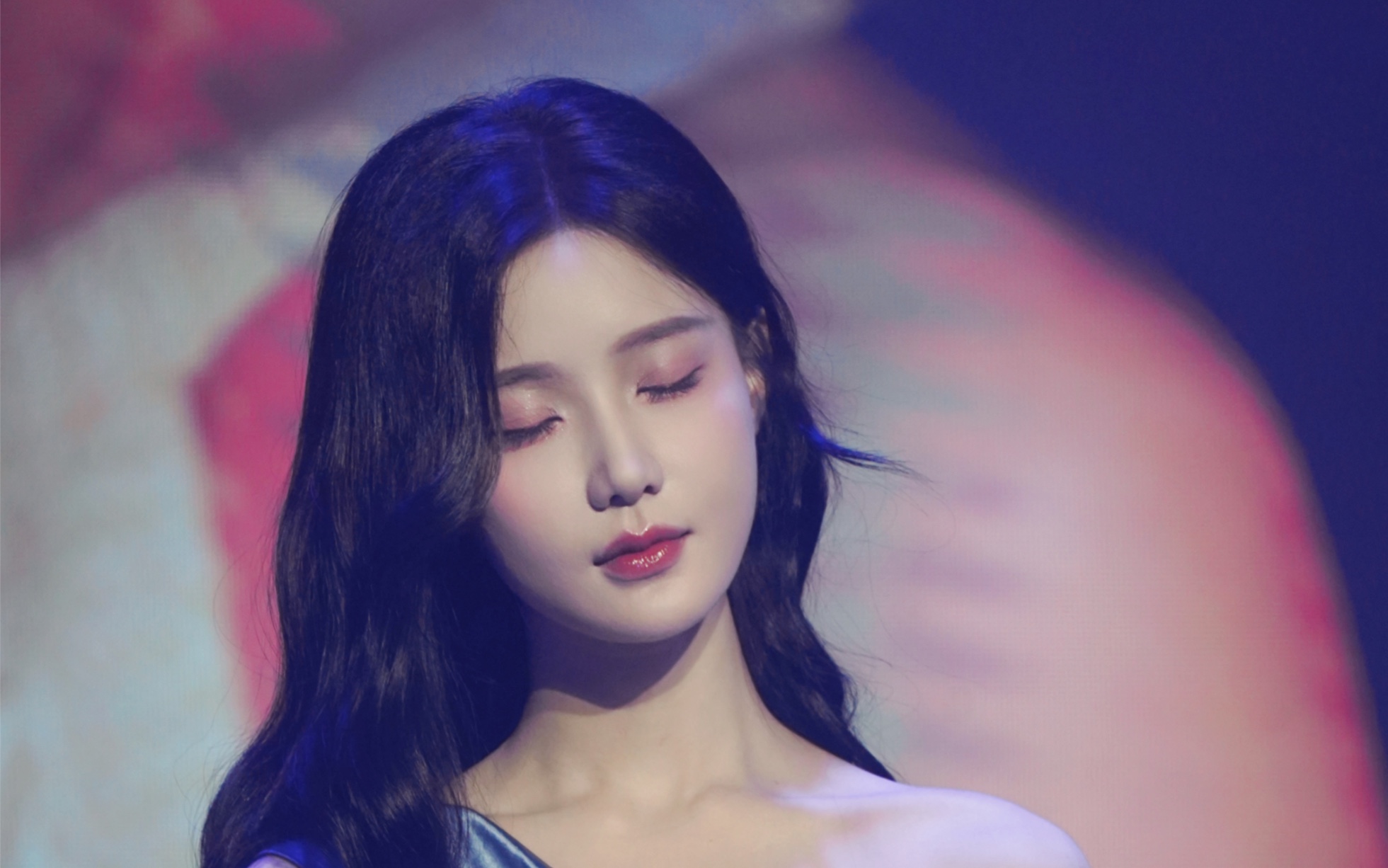 我们在这个世界上太渺小了,但是我们又像小星球一样渺小而澎湃|陈意涵