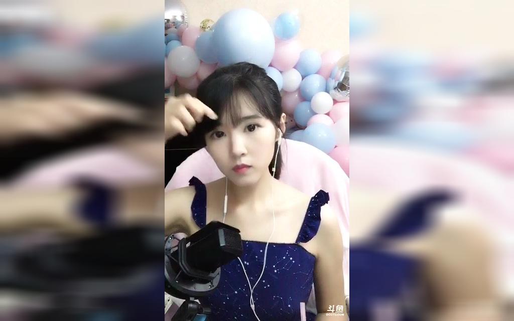 07.28 鲸鱼妹爱素颜