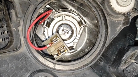 上汽荣威350大灯灯泡更换作业