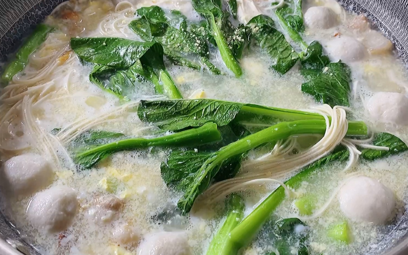 鸡蛋青菜挂面