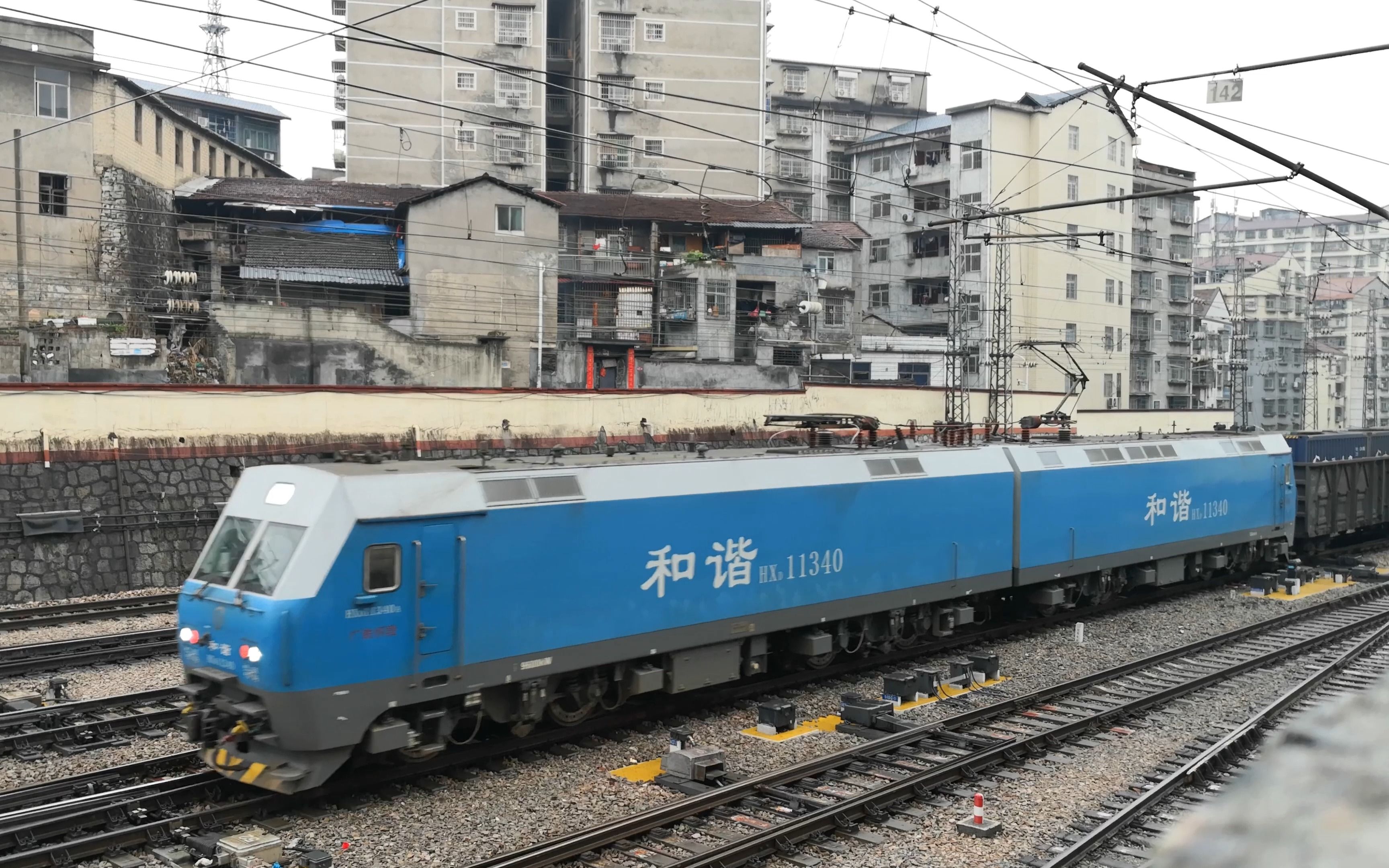 【沪昆铁路】广铁怀段hxd1-1340牵引货列八道过怀化站(2023.02.24)