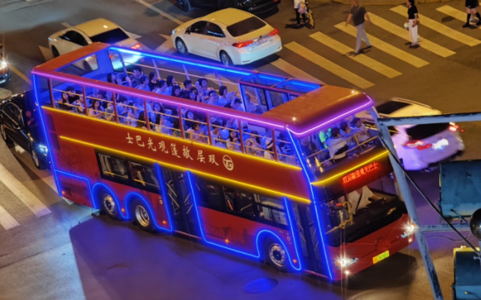 天津交通巴士,海格纯电双层观光车穿越北安桥