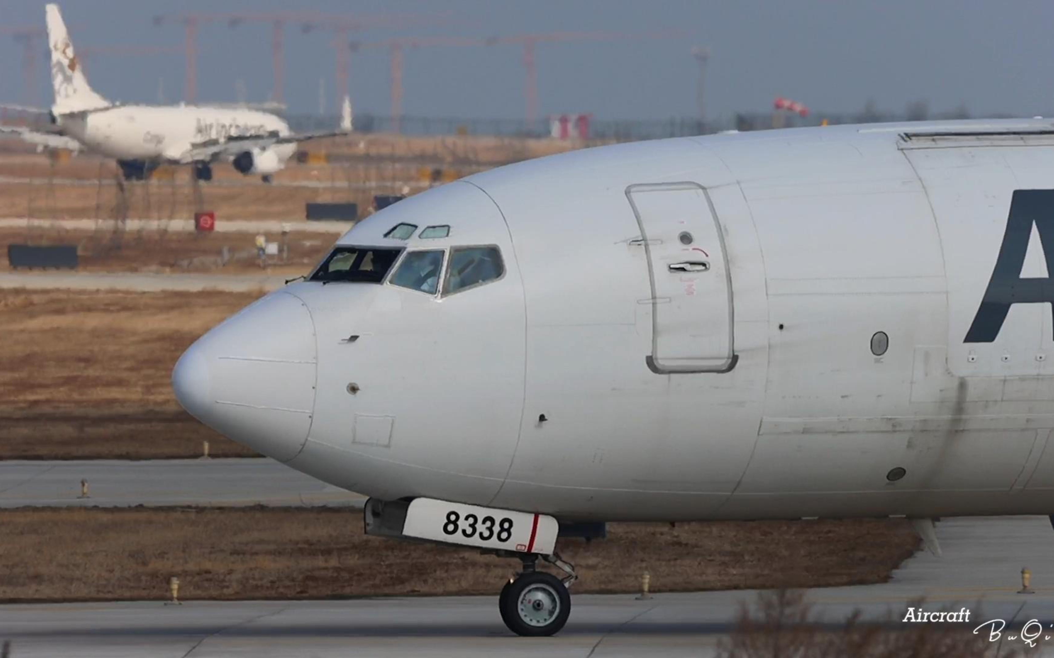 原声烟台仁川国际机场两架仁川航空737货机烟台同框