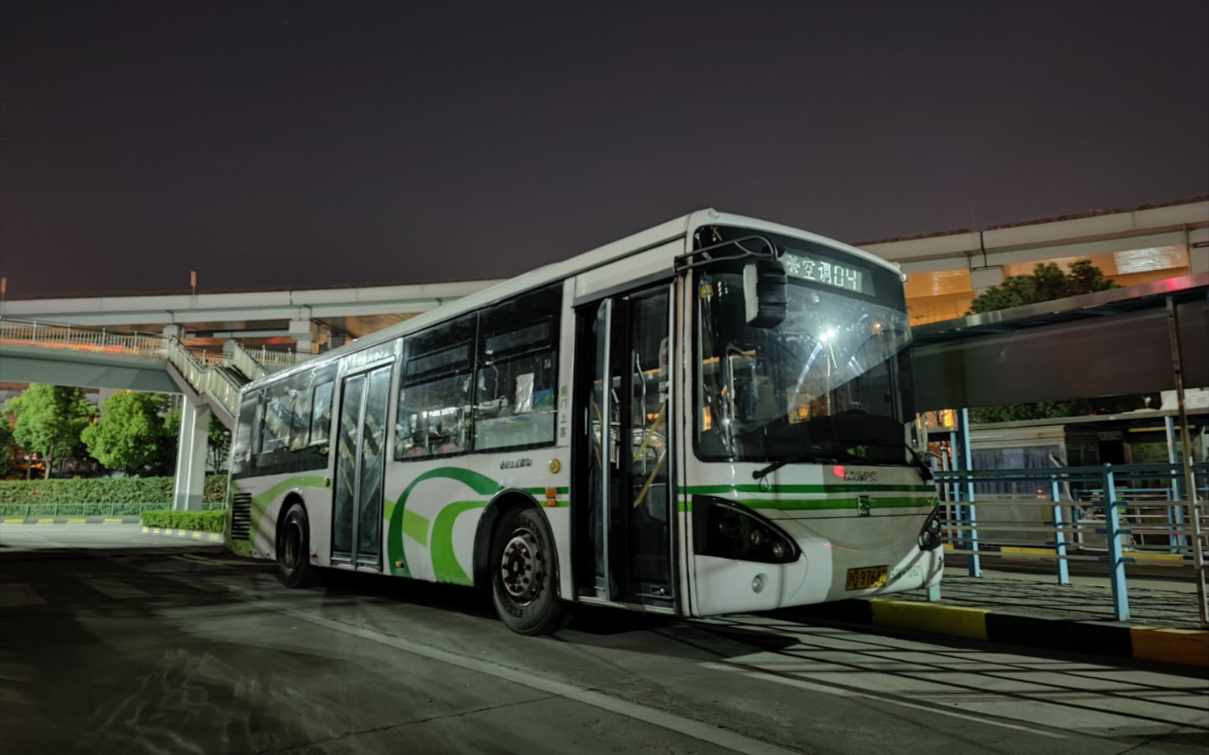 上海巴士五公司 04路 swb6107phev10 运行实录