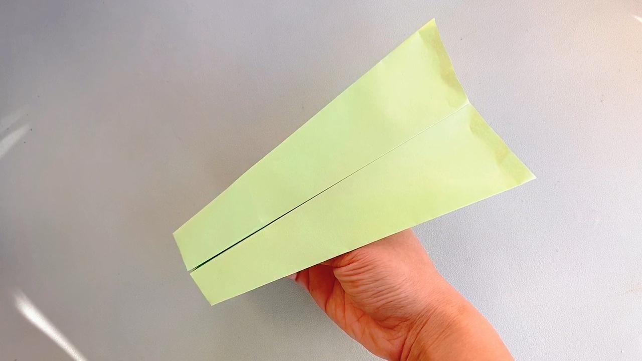 很简单的纸飞机图片