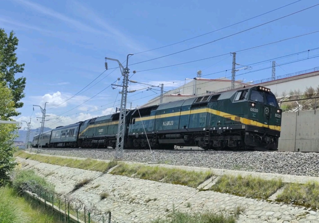 【青藏铁路】雪域天路,青藏格段nj2-0020 0070,双机重联,牵引z266