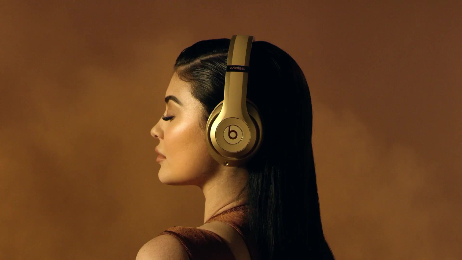 kyliejennersexynewbeatscampaignforbalmainexclusive