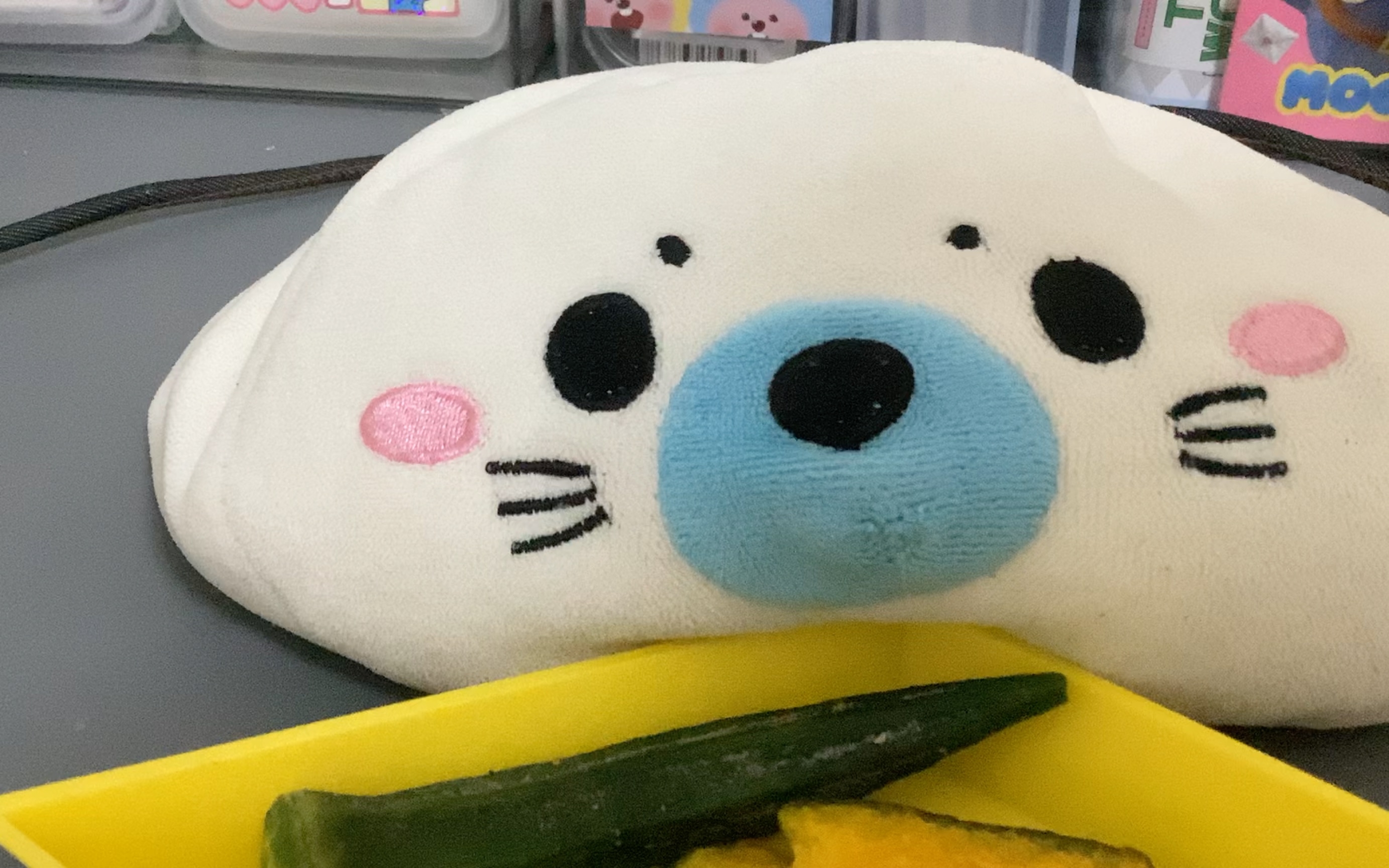 [asmr](整活向) || 玩偶小团回归喂你吃蔬菜干啰 迷惑小孩拍视频