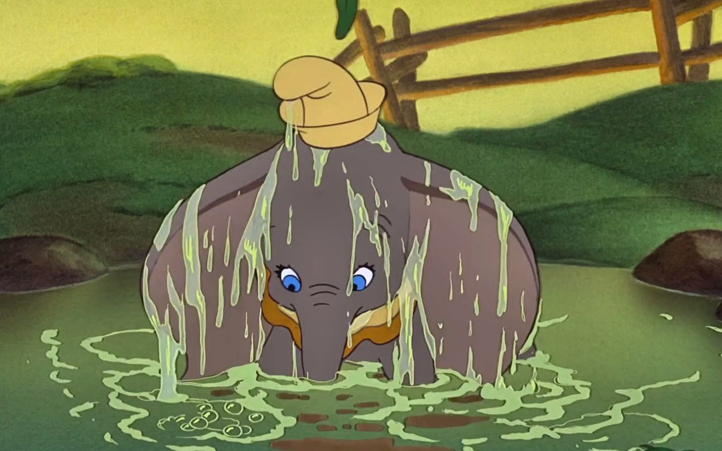 小飞象小象会飞老鼠惊奇发现小飞象可以用大耳朵飞翔