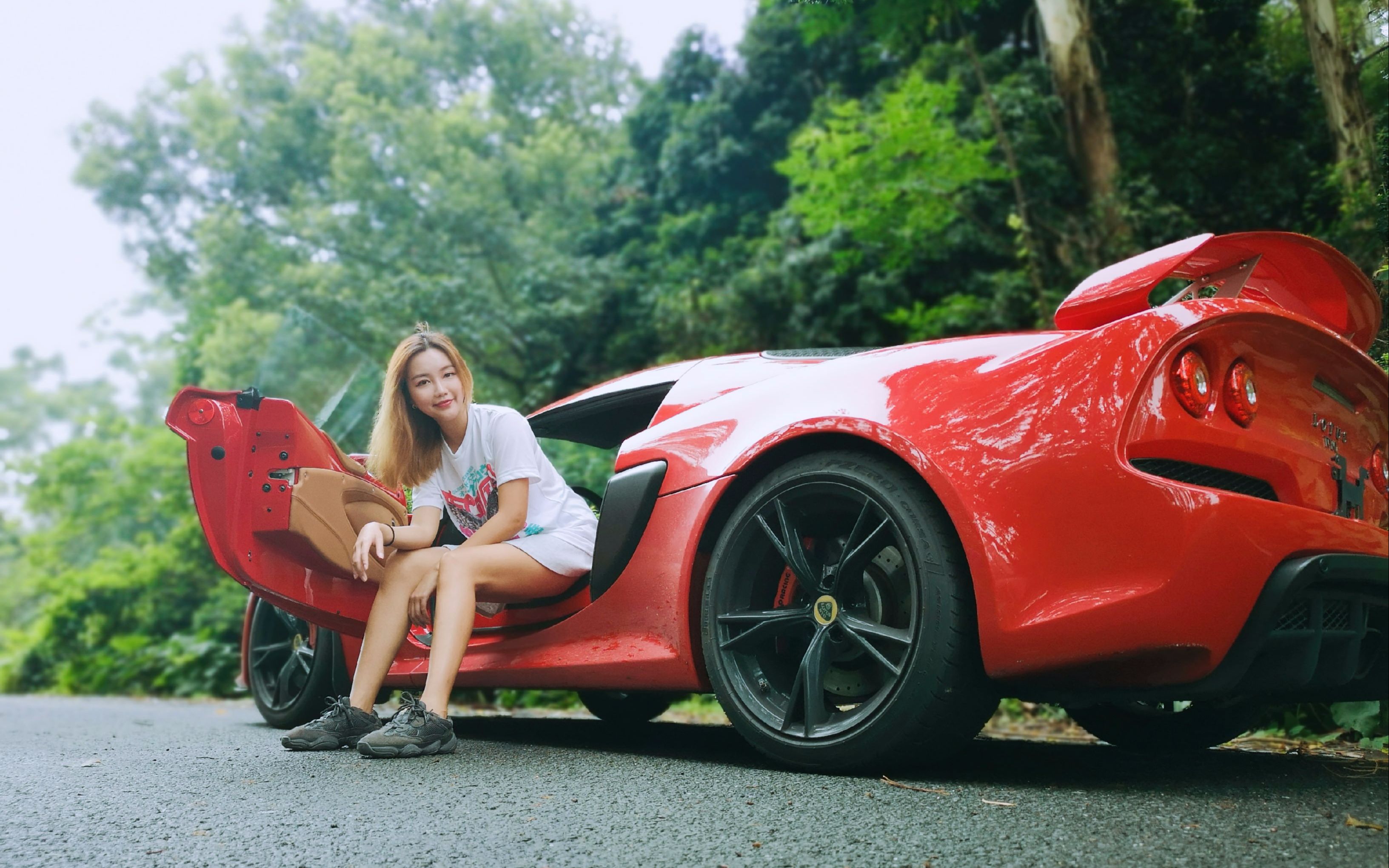 女车手开上纯爷们战车exige s! 开到腰痛都停不下来?