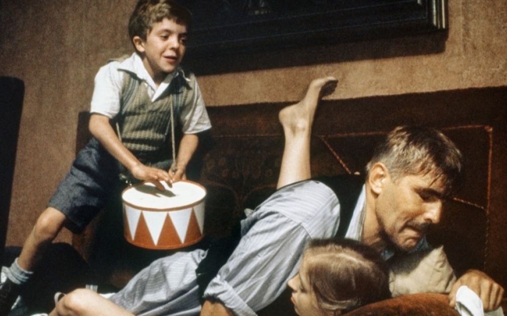 完奥斯卡获奖反战电影《铁皮鼓》