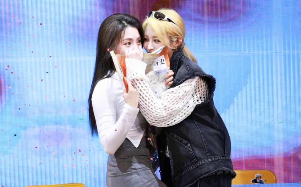 bee with u - 张昕 戴萌 郝婧怡 张智杰 李佳恩 张月铭