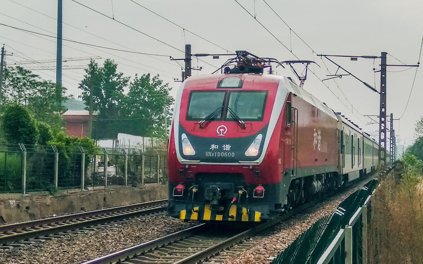 『铁路』兰局兰段hxd1d0600牵引客车z305次接近陇海线洛阳西