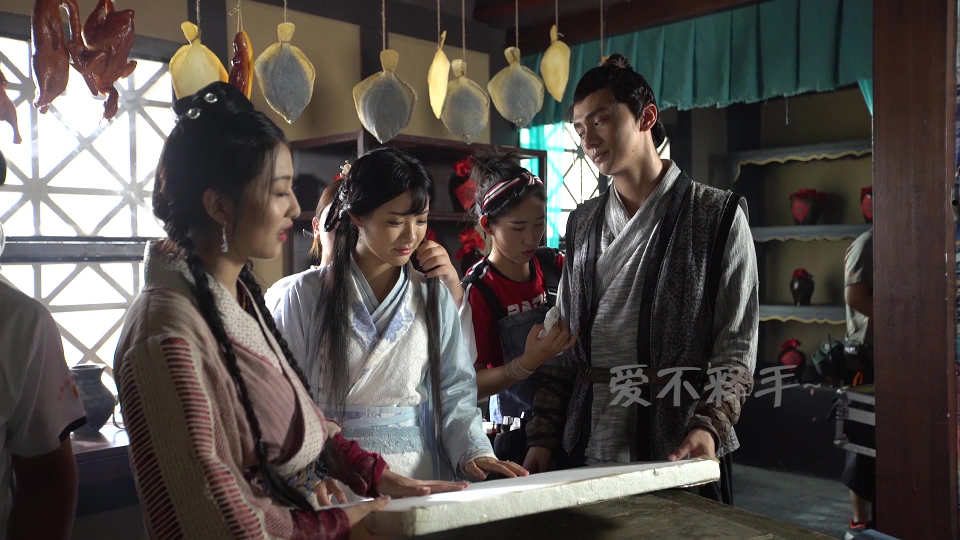 《食神八戒》花絮特辑:片场蹦迪,打光板都能拍出一首bgm_哔哩哔哩