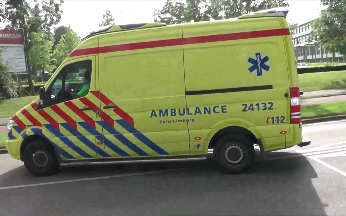 [林堡 - 鹿特丹] 荷兰多辆救护车紧急出警_哔哩哔哩_bilibili