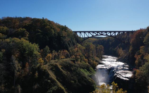 秋天美东letchworth峡谷