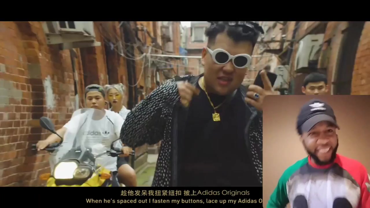 reaction三叶草小哥看中国higherbrothersxjojinomadicofficialmusic