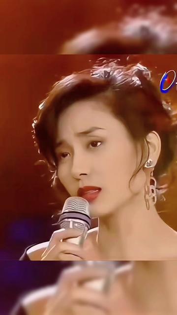 邝美云《唇印》