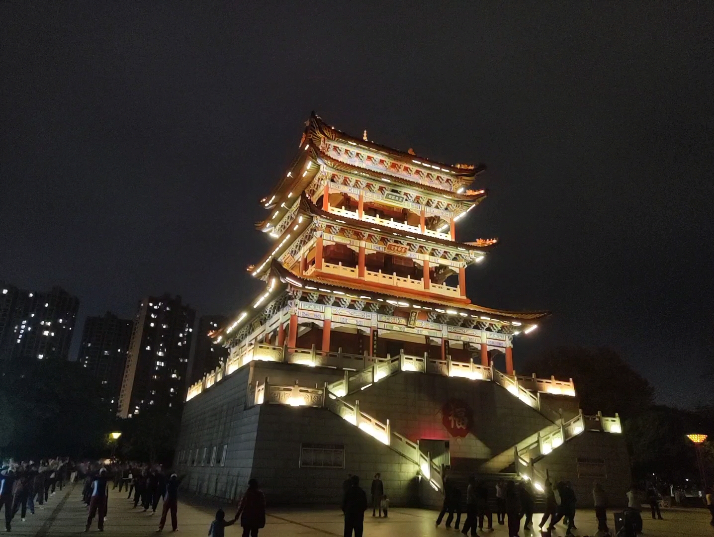 宜春状元楼夜景状元阁位于状元洲公园,据《袁州府志》,《宜春县志》载