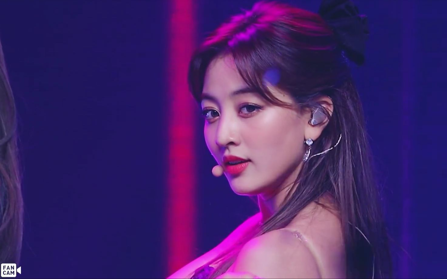 twice小队朴志效的超美复古风横版百万直拍!i cant stop me,125万!