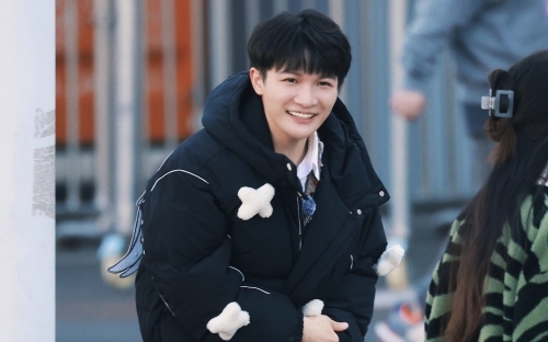 1205周深声生不息上下班路透合集 高清美图