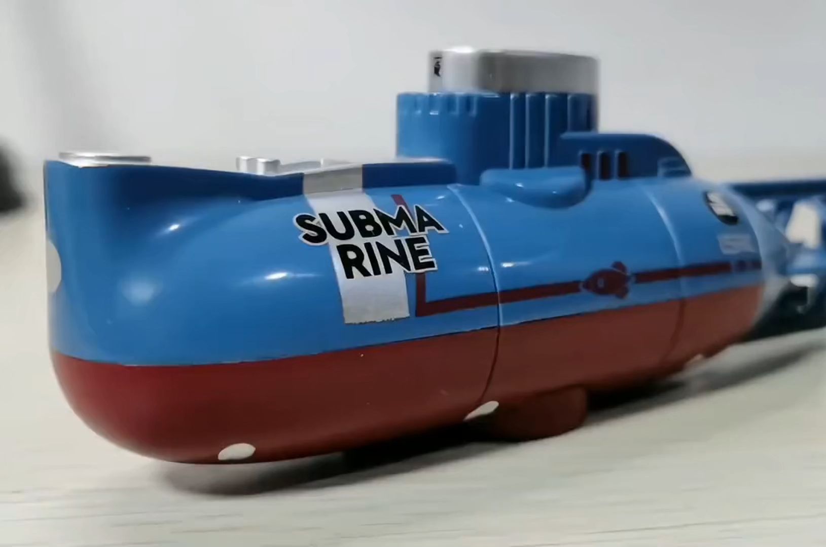 潜水艇玩具拆解,水中竟然可以上下左右和前后,麻雀虽小五脏俱全 t28