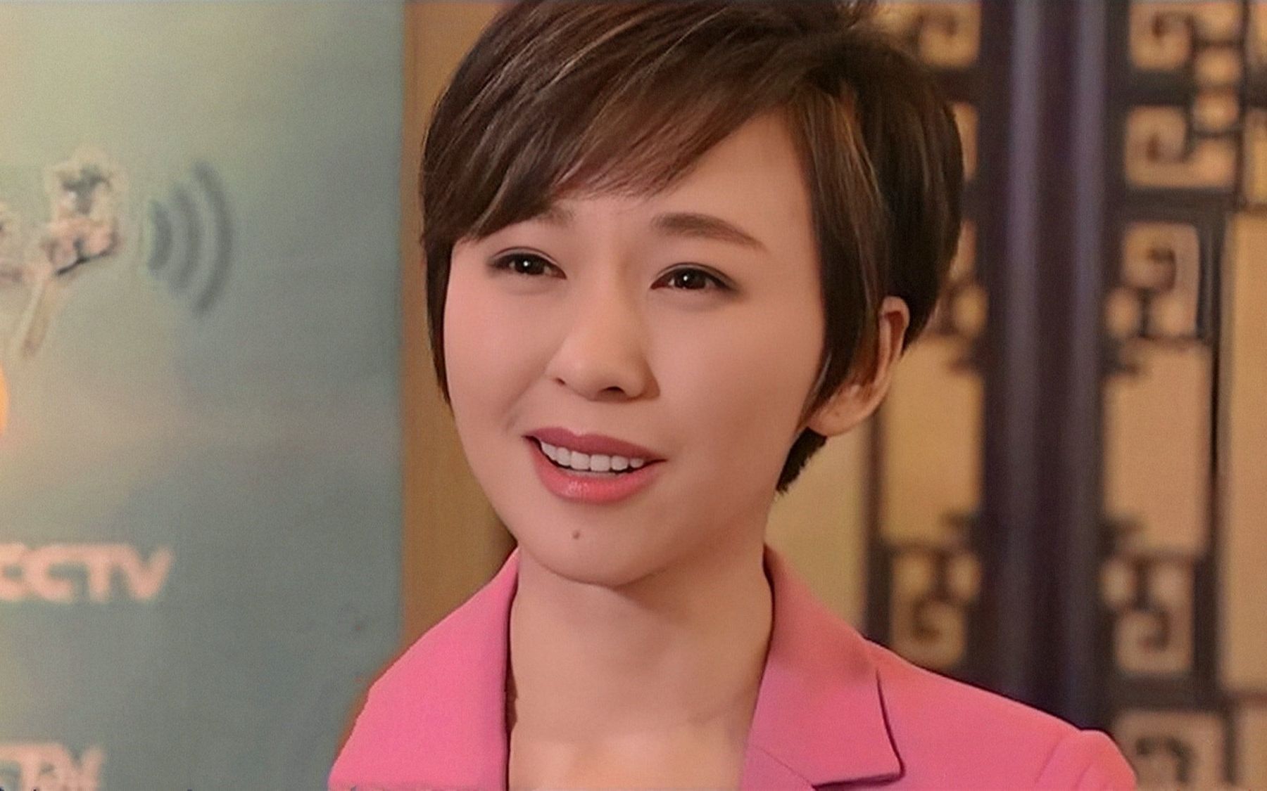 娱事我知道:相伴《新闻联播》9年的欧阳夏丹,已经"消失"188天 #歪歌