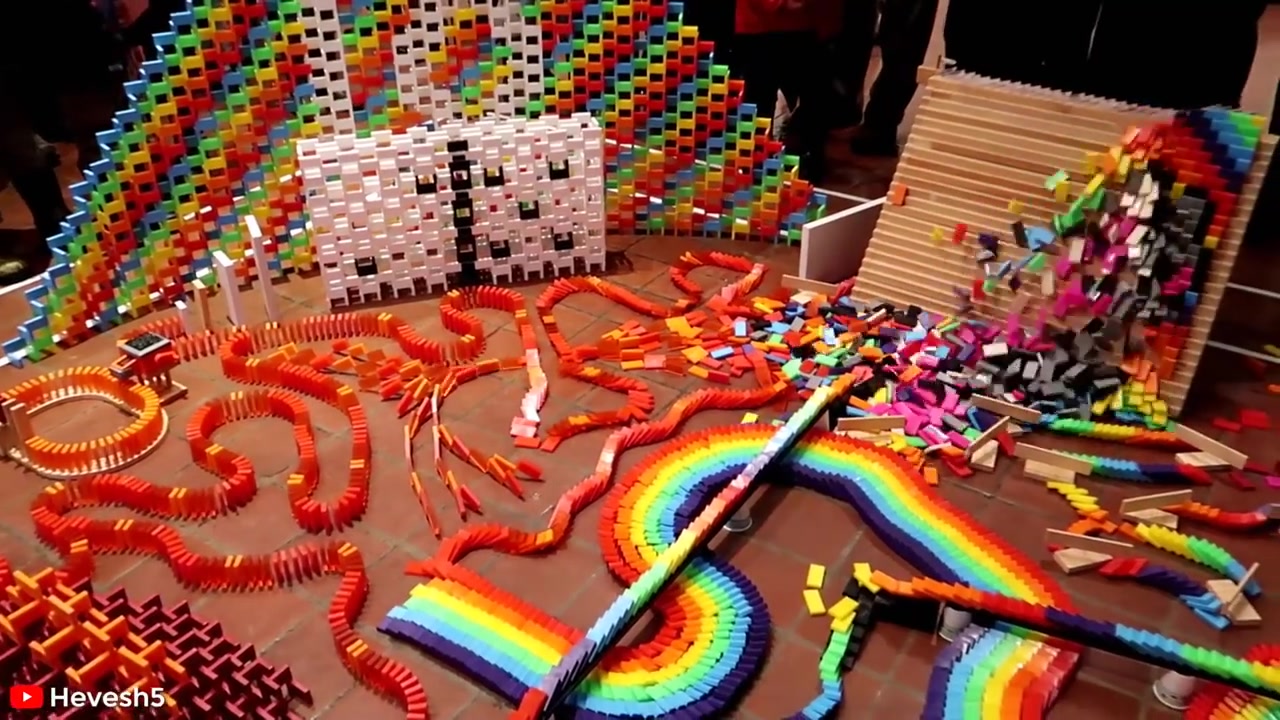 多米诺骨牌的掉落_哔哩哔哩 (゜-゜)つロ 干杯~-bilibili