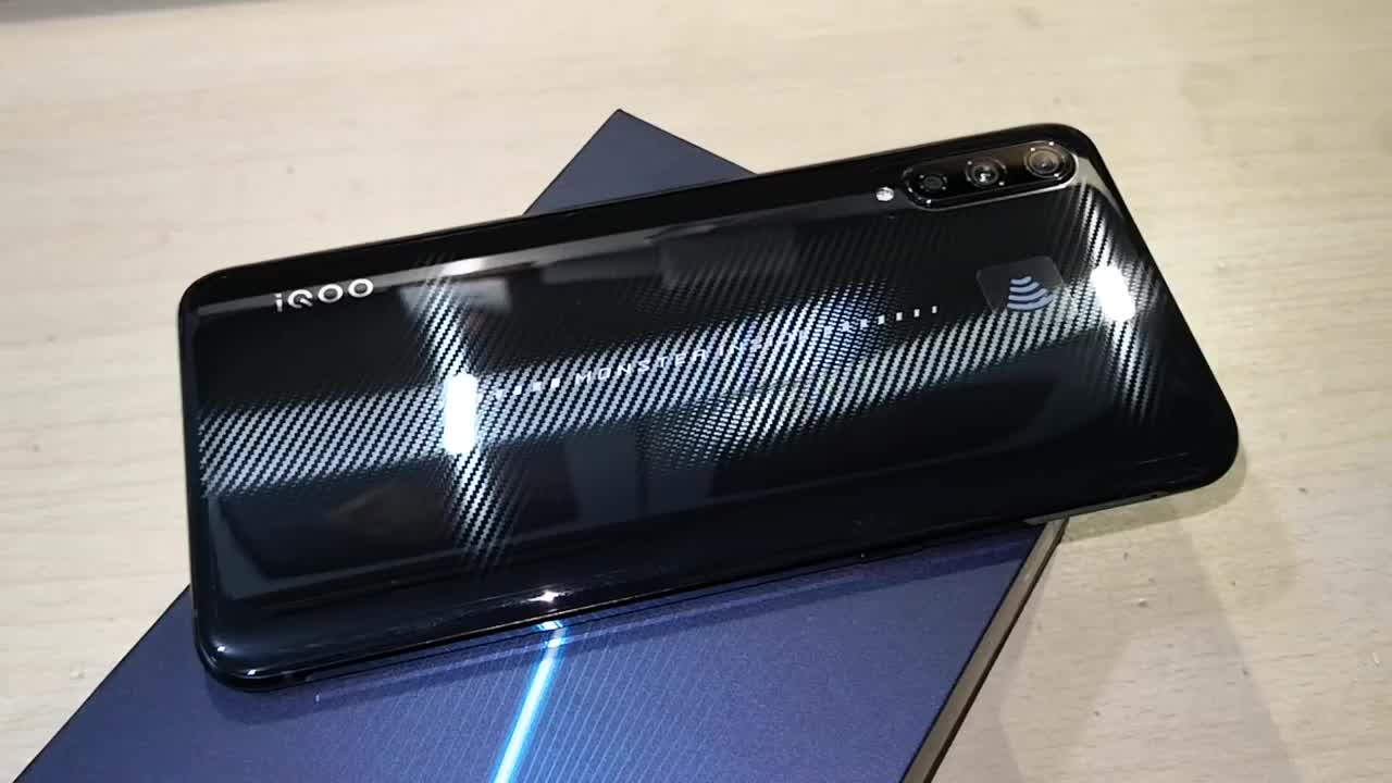 【平头少年】 vivo iqoo monster inside 12gb version开箱