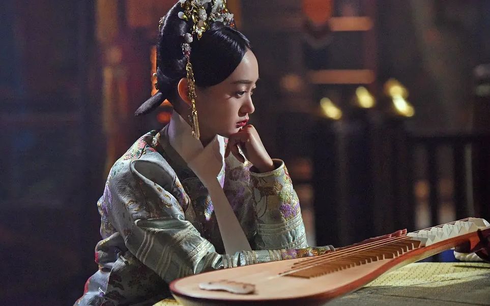【如懿传-小琵琶精白蕊姬x何泓姗】这柄凤颈琵琶,还是当年皇上赏的,我