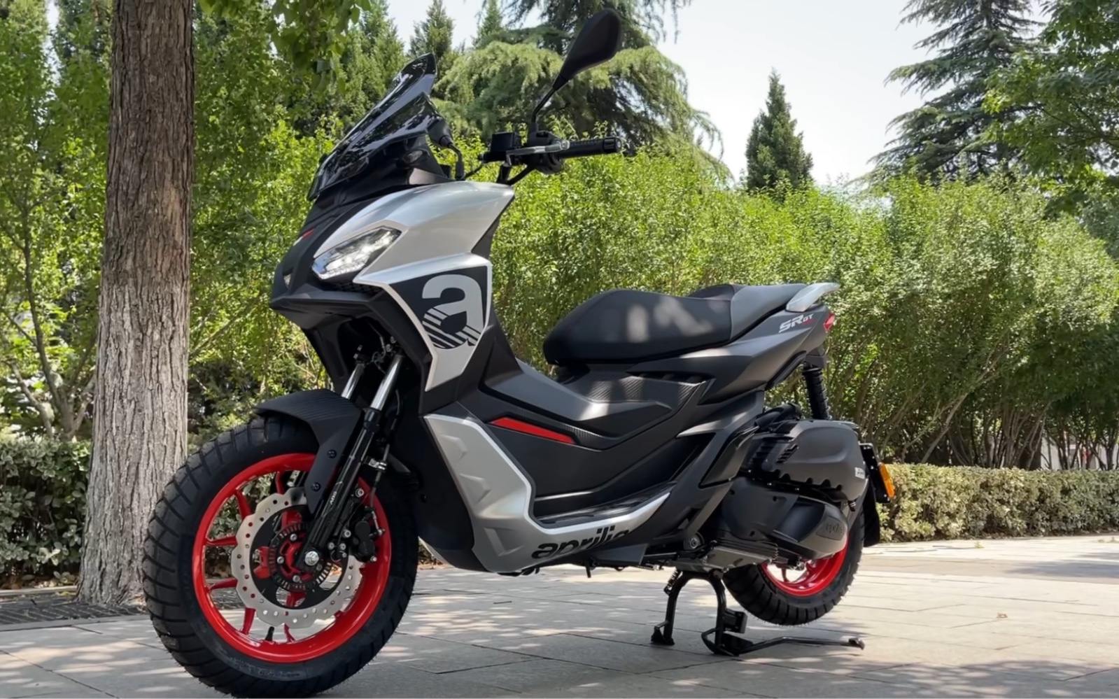 阿普利亚srgt200开箱视频