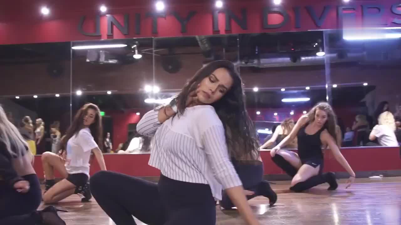 街舞sexyladybrinnbra性感出镜准备好纸巾