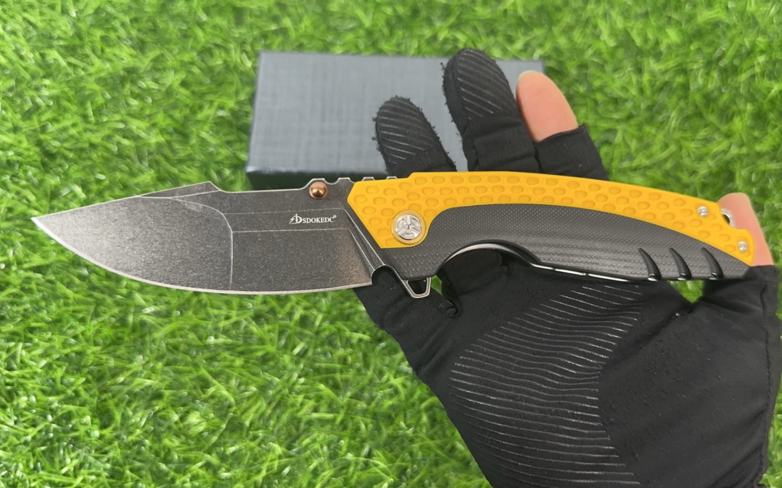 大黄蜂折叠刀vg10石洗快开折刀 100多像素