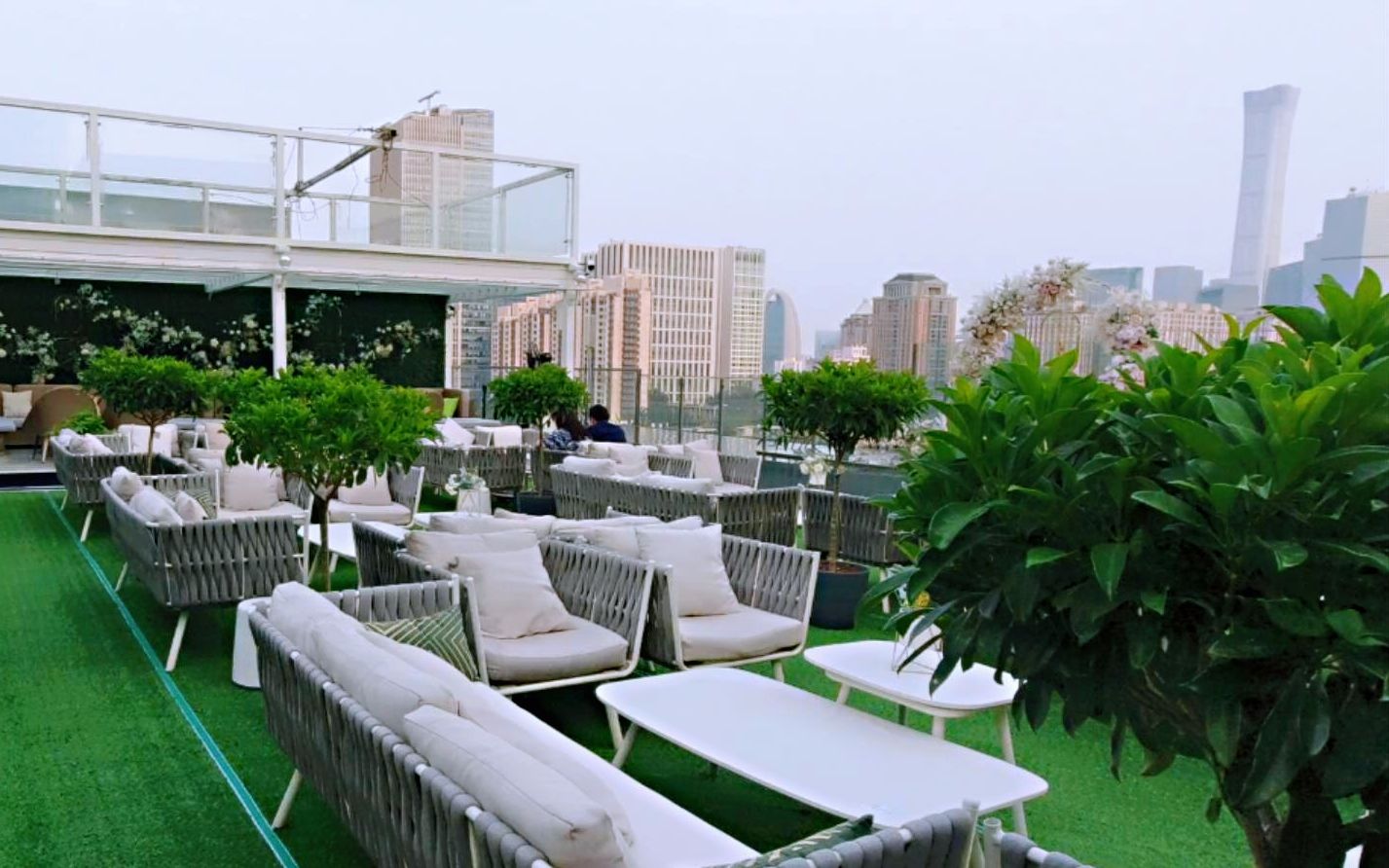 三里屯最美露台餐厅,花园水池cbd,约会开趴胜地
