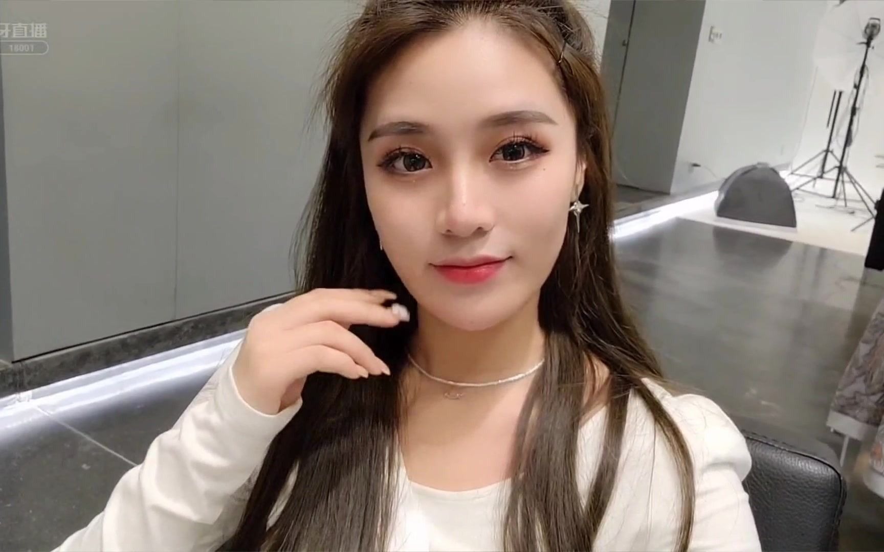 洋气黄 2021-4-2 兰博基尼小姐姐八万