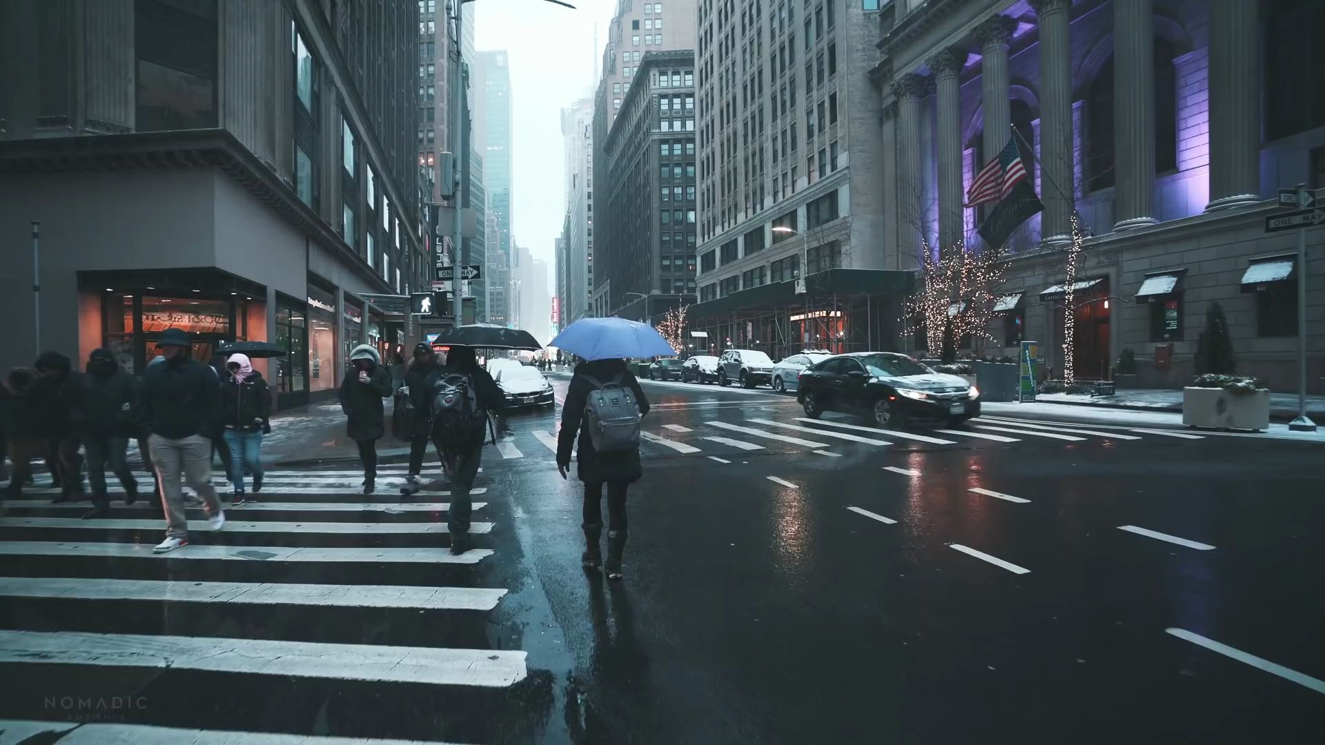 [图]Snowfall in New York City Walk, Binaural City Sounds 4k (Broadway, Times Square,