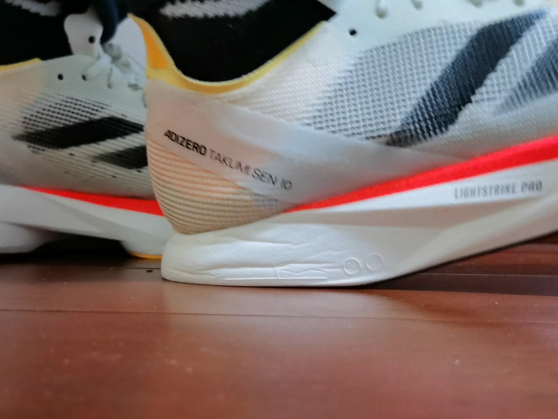 阿迪达斯takuumi sen10 一赞1厘米 一币两厘米