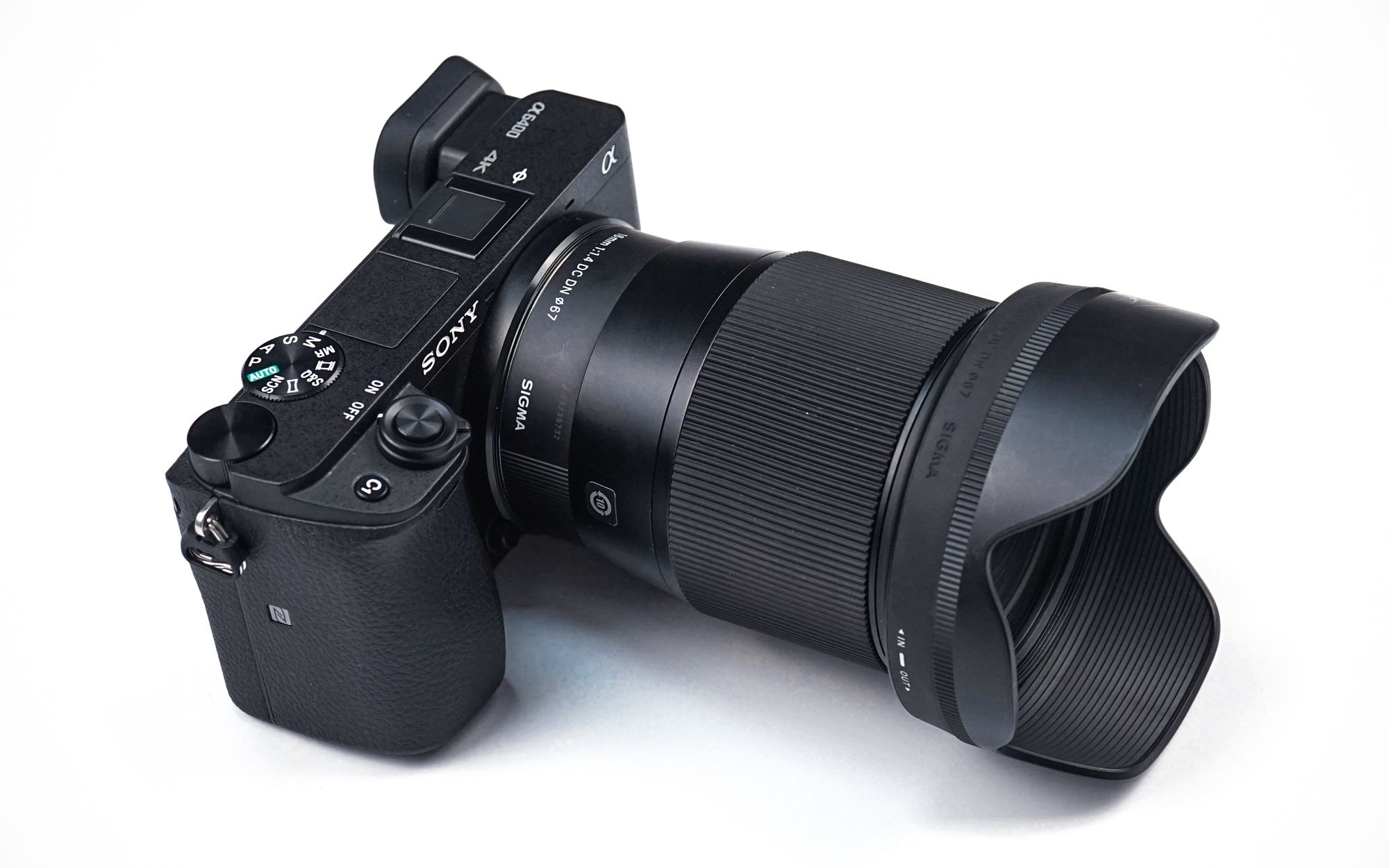 索尼a6400搭配16f1.4外观