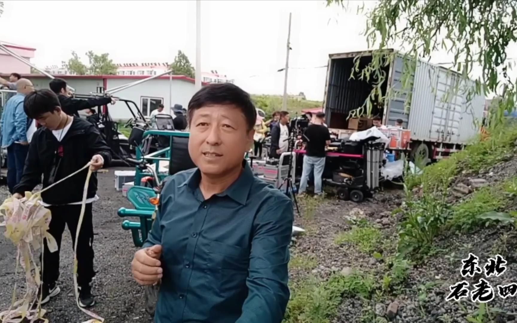 鸡西杏花矿火了明星张译来拍新片无价之宝头一次进拍摄现场