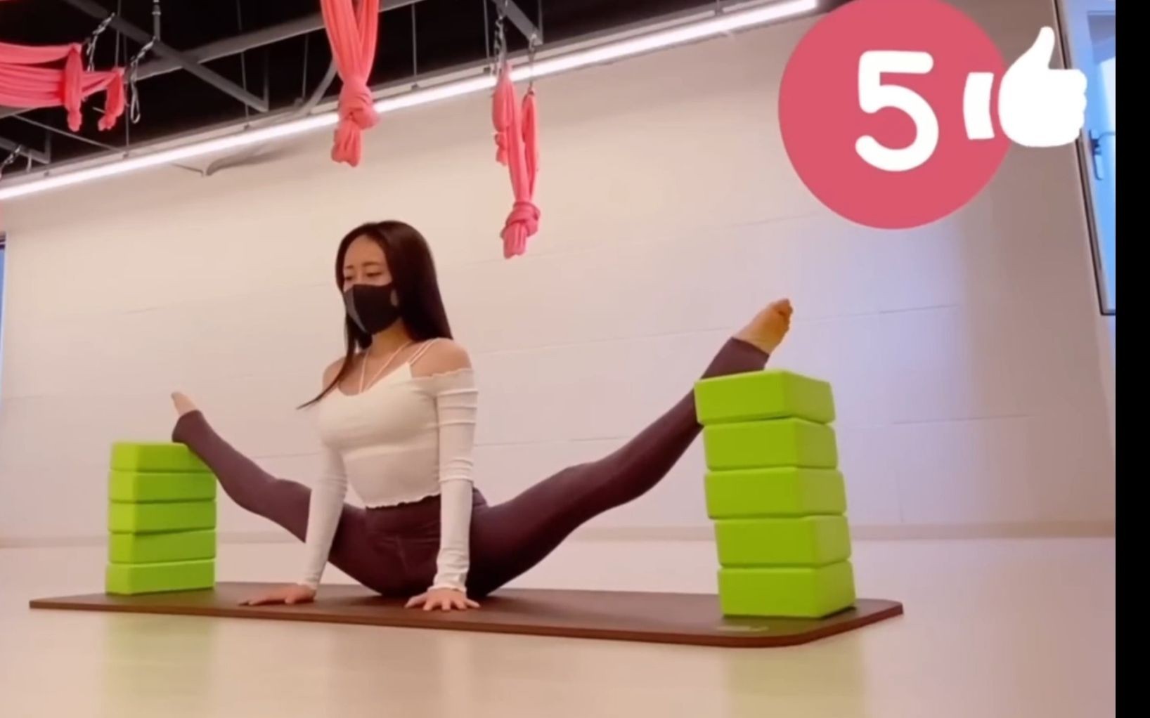 瑜伽一字马大劈腿你能跟着做几个啊?