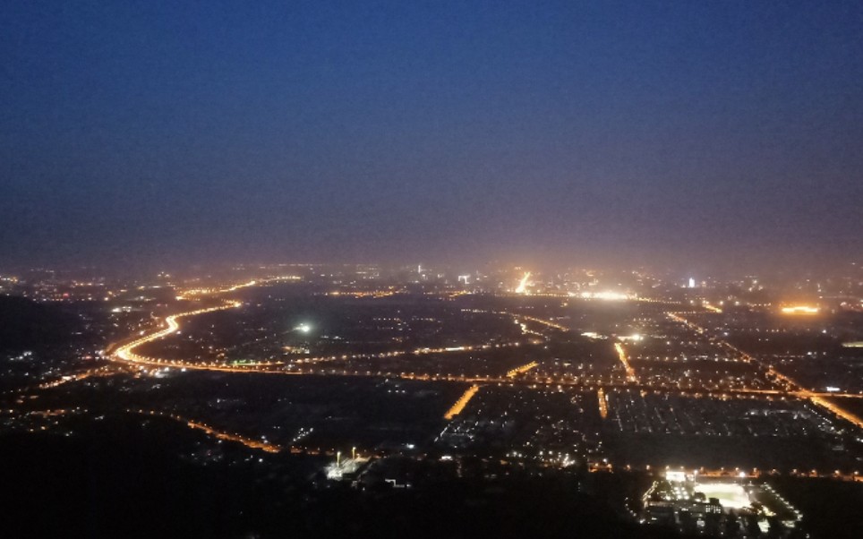 夜爬西山鬼笑石 俯瞰北京城夜景