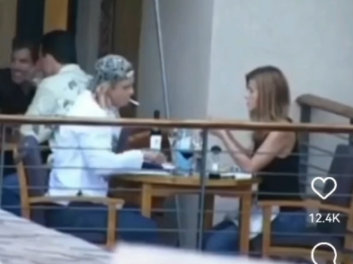 布拉德皮特和詹妮弗安妮斯顿.Brad Pitt and Jennifer Aniston in Spain.long long time ago哔哩哔哩bilibili