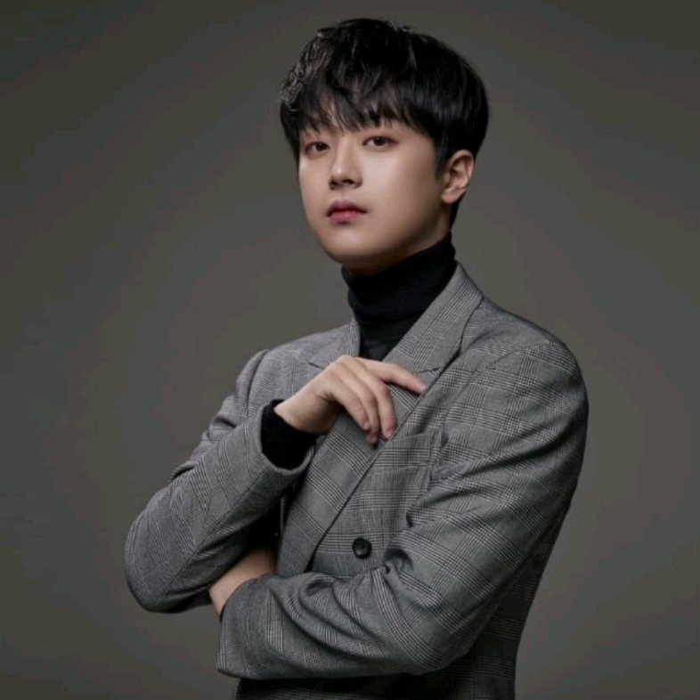 李灿元 以爱为一体的世界